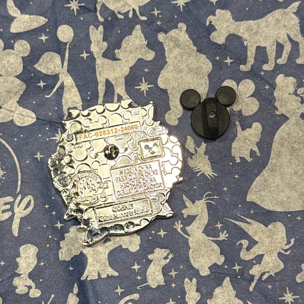 Disney Animal from the Muppets pin 
Traded at the parks - Picture 2 of 2